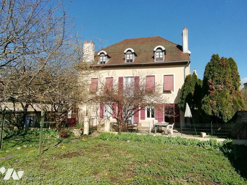 Maison 400m² — Fraisans