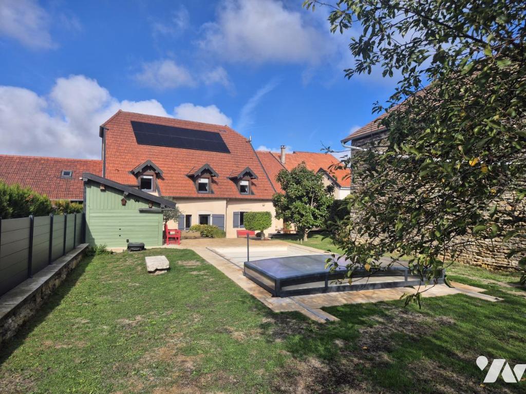 Maison 212 m² · à Pouilley-Français · 212 m² · 550 000 €