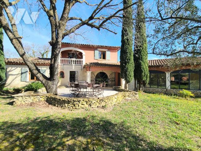 Maison 8 pièces 220 m² · à Saint-Paul-Trois-Châteaux · 220 m² · 560 000 €