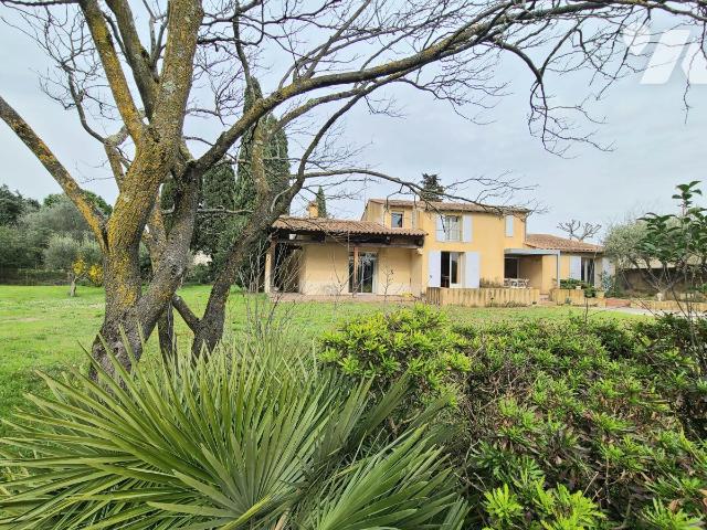 Maison 10 pièces 252 m² · à Pierrelatte · 252 m² · 376 200 €