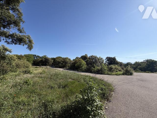 Terrain 1101 m² · à Grignan · 1 101 m² · 196 500 €