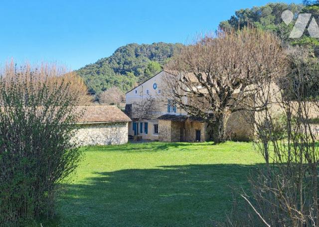 Maison 8 pièces 258 m² · à Entrechaux · 258 m² · 560 000 €