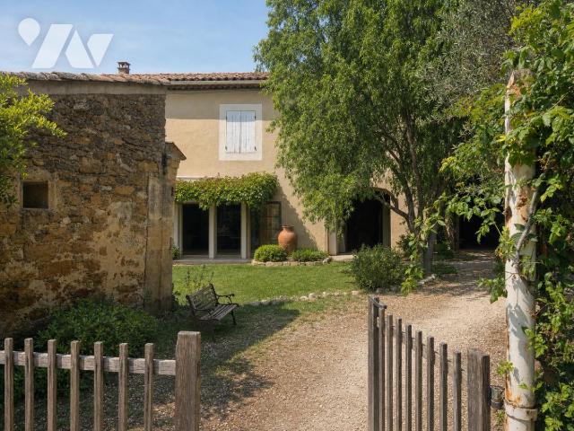 Maison 11 pièces 260 m² · à Grillon · 260 m² · 679 250 €