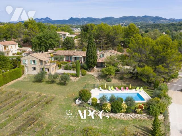 Maison 10 pièces 300 m² · à Vaison-la-Romaine · 300 m² · 890 000 €
