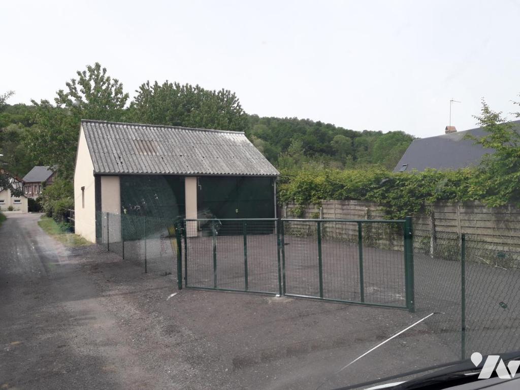 Parking Authou · 350 €/mois