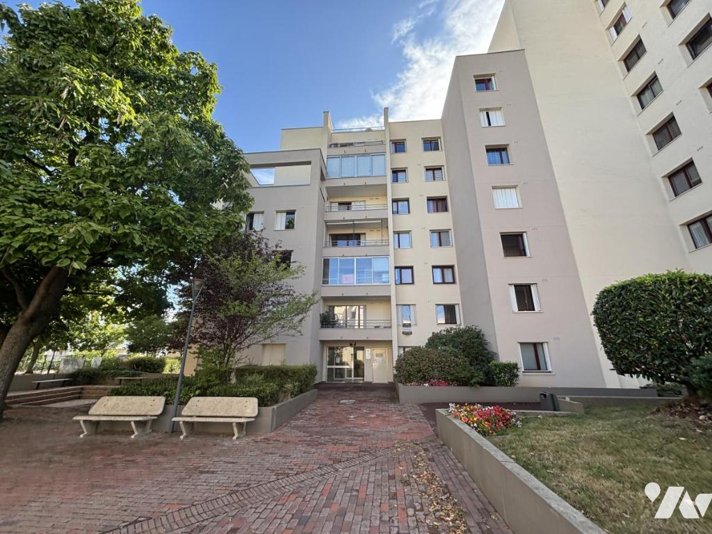 Appartement 5 pièces 93 m² · à Montigny-le-Bretonneux · 93 m² · 270 000 €