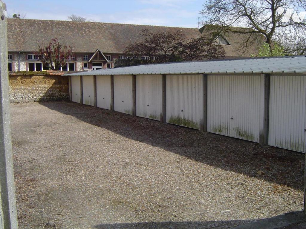 Parking Pont-de-l'Arche · 65 €/mois