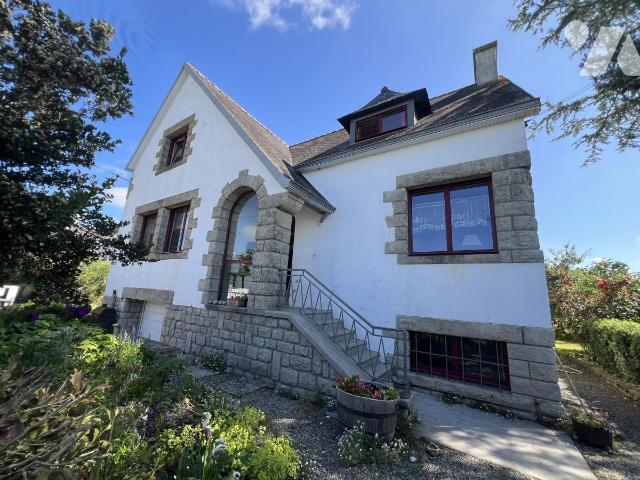 Maison 8 pièces 163 m² · à Plonéour-Lanvern · 163 m² · 350 000 €