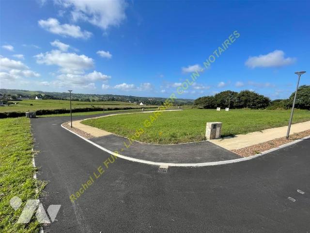 Terrain 605 m² · à Confort-Meilars · 605 m² · 26 107 €