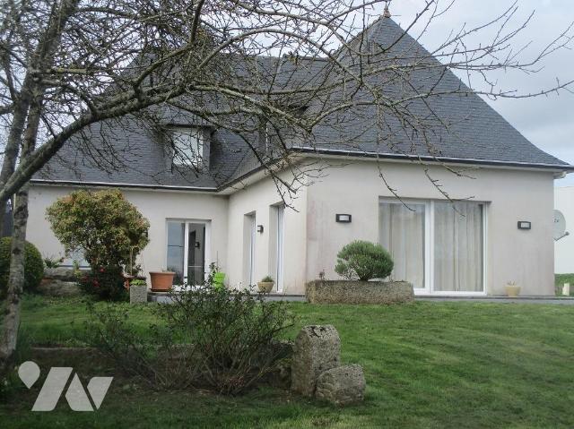 Maison 8 pièces 227 m² · à Carhaix-Plouguer · 226,8 m² · 360 000 €