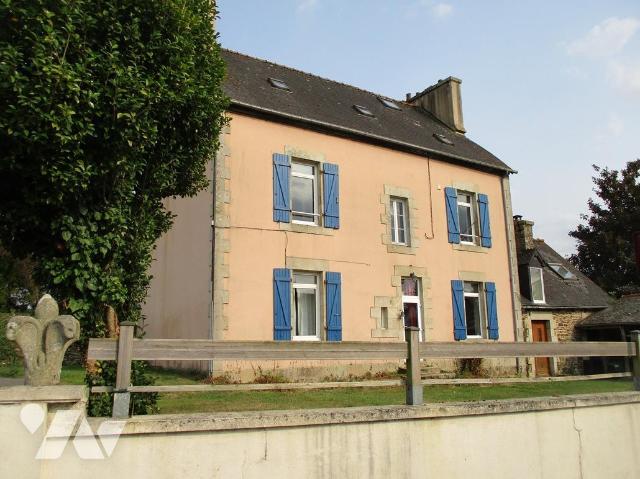 Maison 6 pièces 231 m² · à Trébrivan · 231,1 m² · 190 000 €