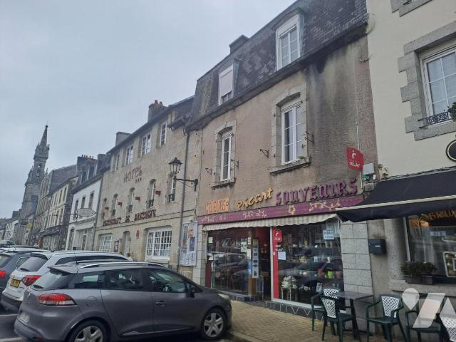 Maison 10 pièces 220 m² · à Huelgoat · 220 m² · 120 000 €