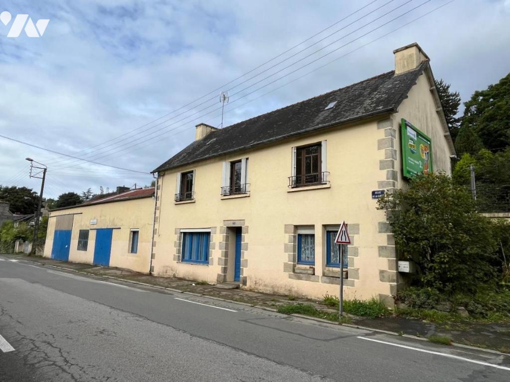 Maison 7 pièces 163 m² · à Callac · 163 m² · 83 000 €