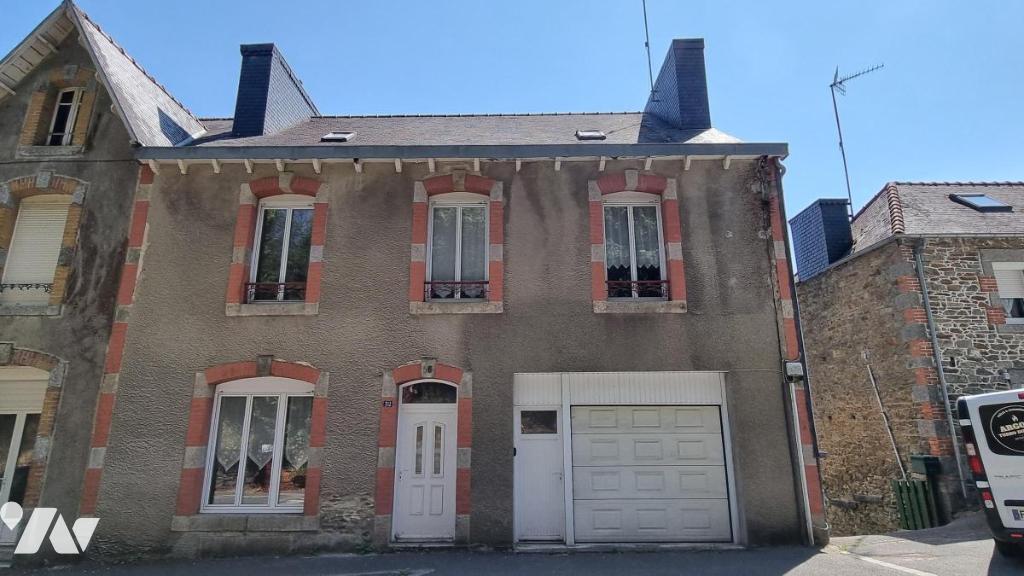 Maison 6 pièces 80 m² · à Callac · 80 m² · 80 000 €