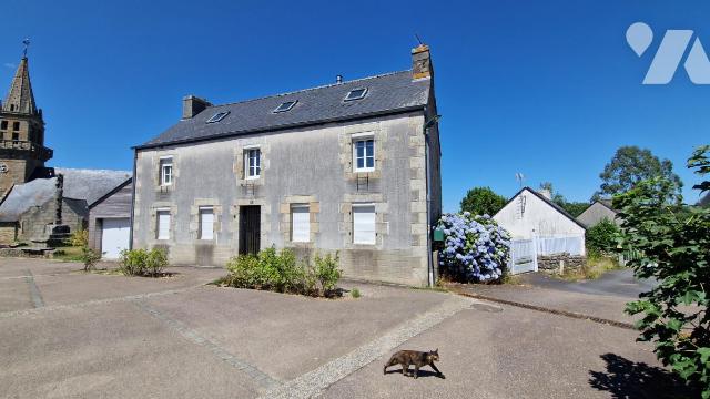 Maison 6 pièces 132 m² · au Cloître-Saint-Thégonnec · 132 m² · 140 000 €