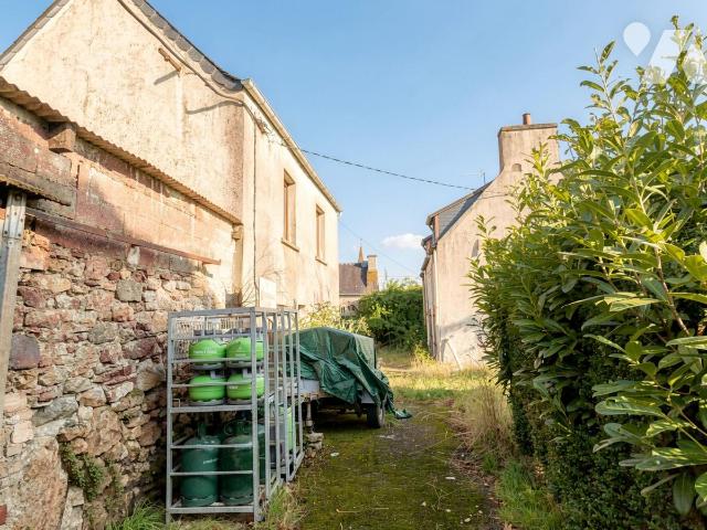 Maison 95 m² · au Cloître-Saint-Thégonnec · 95 m² · 70 000 €