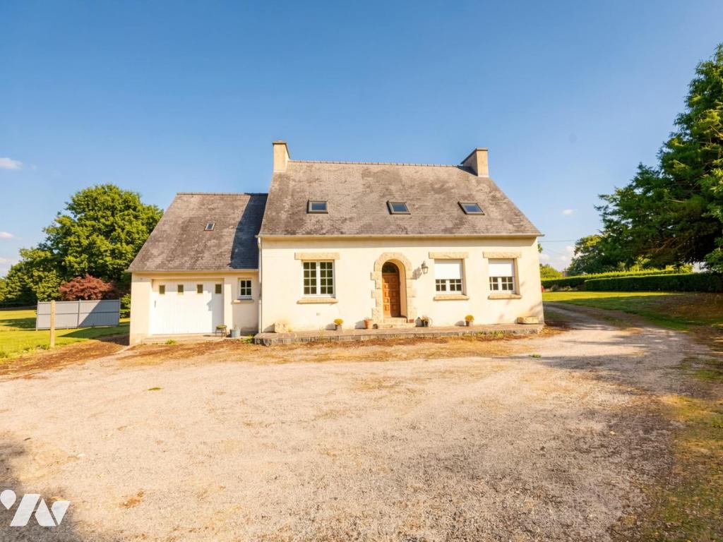 Maison 6 pièces 93 m² · à Saint-Thégonnec Loc-Eguiner · 93 m² · 185 000 €