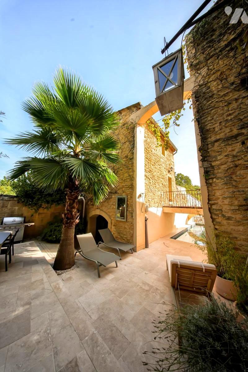 Maison 10 pièces 361 m² · à Vers-Pont-du-Gard · 361 m² · 1 580 000 €