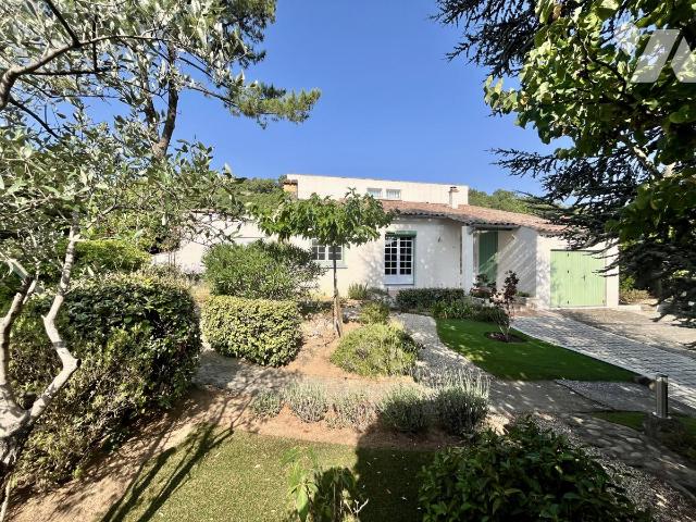 Maison 6 pièces 147 m² · à Bagnols-sur-Cèze · 146,6 m² · 329 000 €