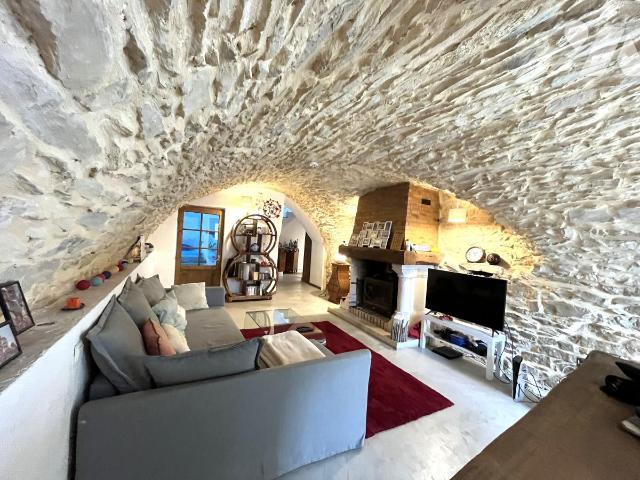 Vente - Maison / villa - LIRAC - 178,63 m² - 6 pièces - P30060-60405-237