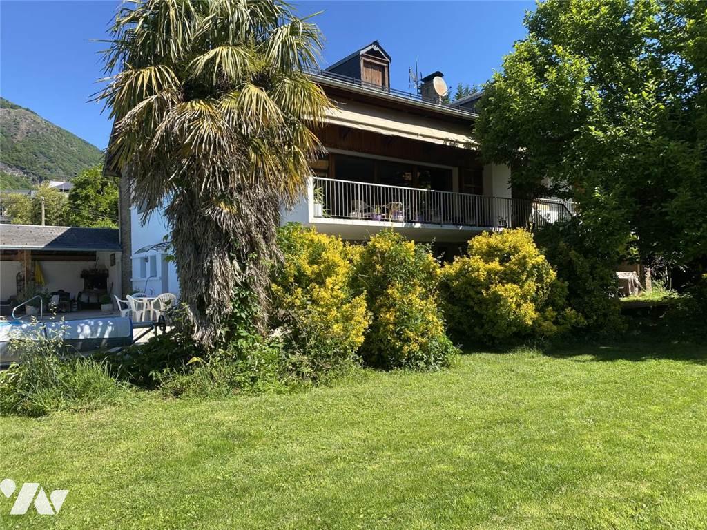Maison 9 pièces 345 m² · à Bagnères-de-Luchon · 345 m² · 530 000 €