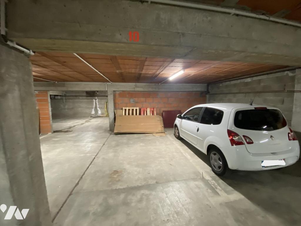 Parking Bagnères-de-Luchon · 12 000 €