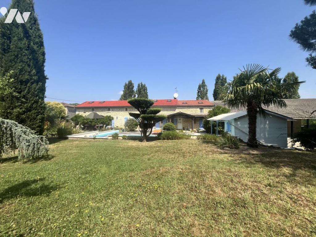Maison 10 pièces 320 m² · à Sauveterre-de-Guyenne · 320 m² · 479 500 €