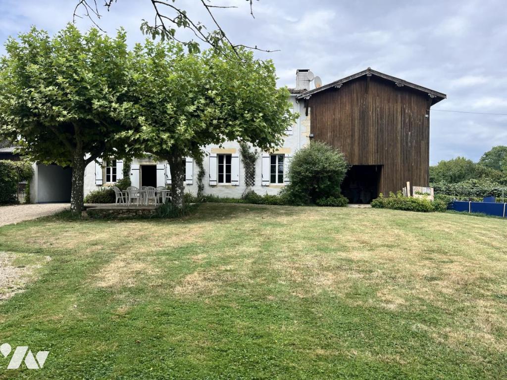 Maison 15 pièces 200 m² · à Barie · 200 m² · 220 000 €