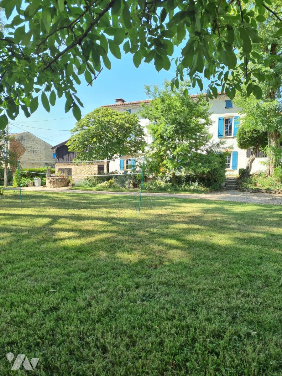 Maison 5 pièces 270 m² · à Barie · 270 m² · 240 000 €