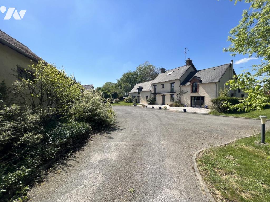 Maison 8 pièces 280 m² · à Domloup · 280 m² · 673 000 €