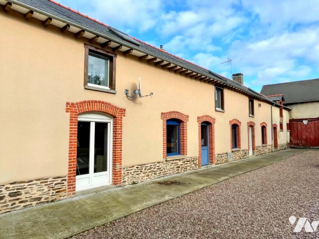 Maison 9 pièces 250 m² · à Montauban-de-Bretagne · 250 m² · 355 000 €