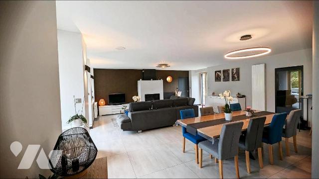 Maison 8 pièces 204 m² · à Brie · 204 m² · 370 000 €