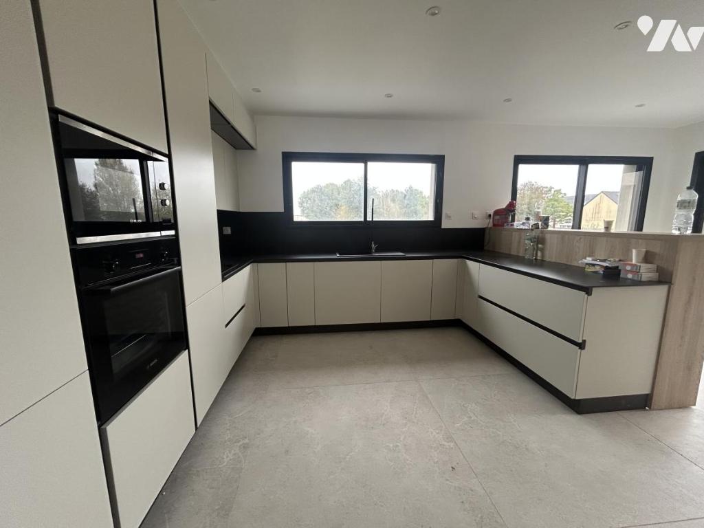 Maison 5 pièces 148 m² · à La Chapelle-des-Fougeretz · 147,5 m² · 1 700 €/mois