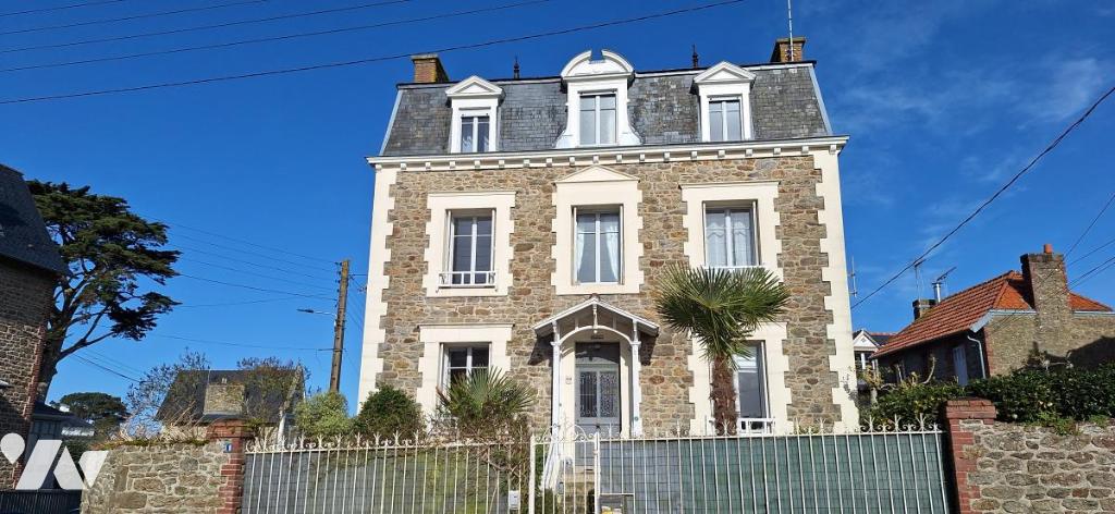 Maison 14 pièces 222 m² · à Dinard · 222 m² · 1 390 000 €