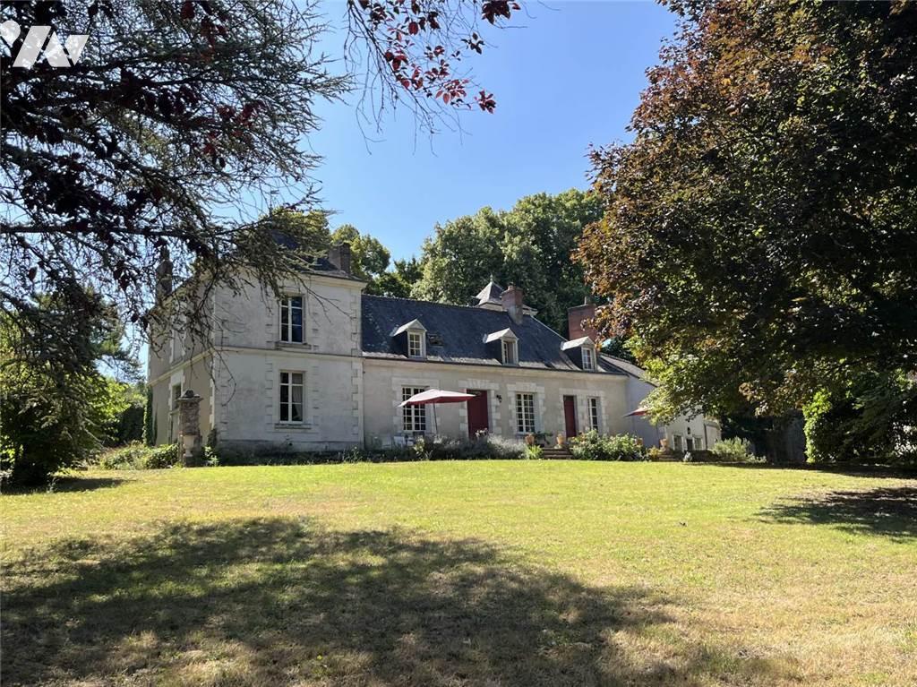 Maison 18 pièces 443 m² · à Cheillé · 443 m² · 795 000 €