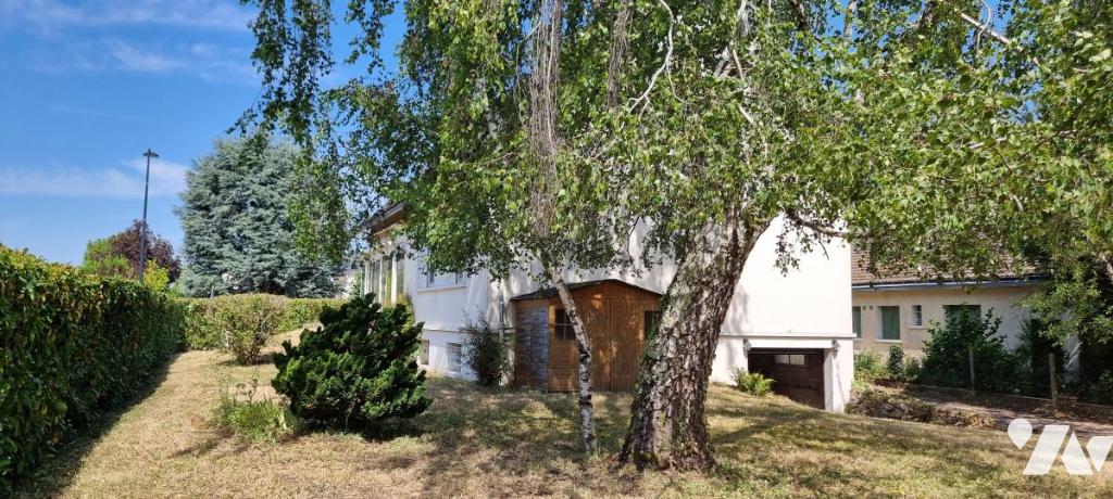 Maison 8 pièces 160 m² · à Notre-Dame-d'Oé · 160 m² · 255 000 €