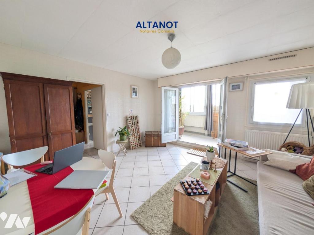 Appartement 5 pièces 103 m² · à Saint-Pierre-des-Corps · 103 m² · 160 000 €