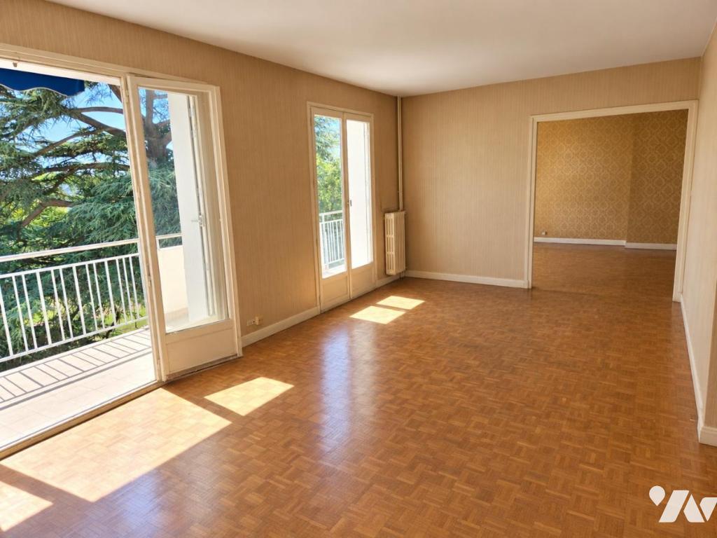 Appartement 8 pièces 158 m² · à Joué-lès-Tours · 158 m² · 180 000 €