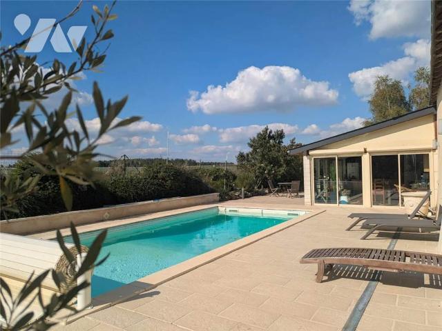 Maison 7 pièces 235 m² · à Saint-Épain · 235 m² · 377 000 €
