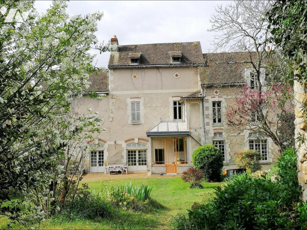 Maison 8 pièces 196 m² · à Descartes · 196 m² · 190 400 €