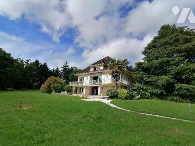 MAI 414m² — Descartes