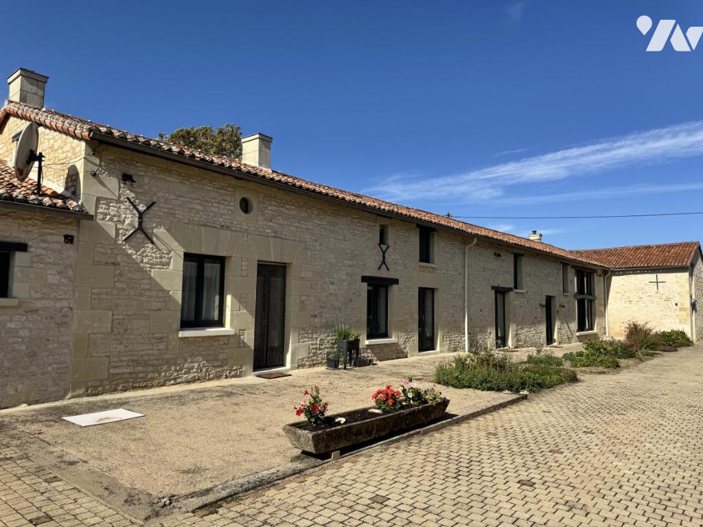 Maison 7 pièces 272 m² · à Sammarçolles · 272 m² · 380 000 €