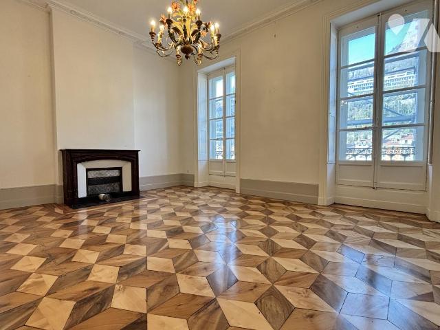 Appartement 6 pièces 270 m² · à Grenoble · 270,5 m² · 680 000 €