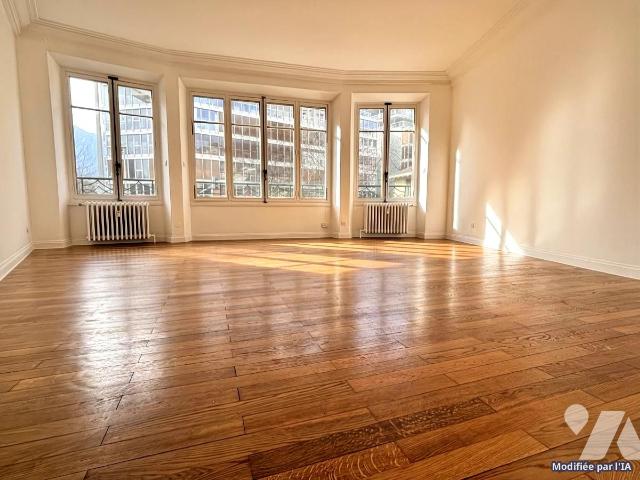 Appartement 3 pièces 101 m² · à Grenoble · 100,5 m² · 260 000 €