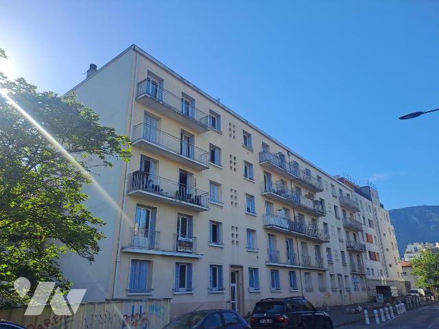 Appartement 4 pièces 68 m² · à Grenoble · 67,6 m² · 85 000 €