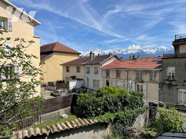 Appartement 2 pièces 48 m² · à Tronche · 47,7 m² · 136 000 €