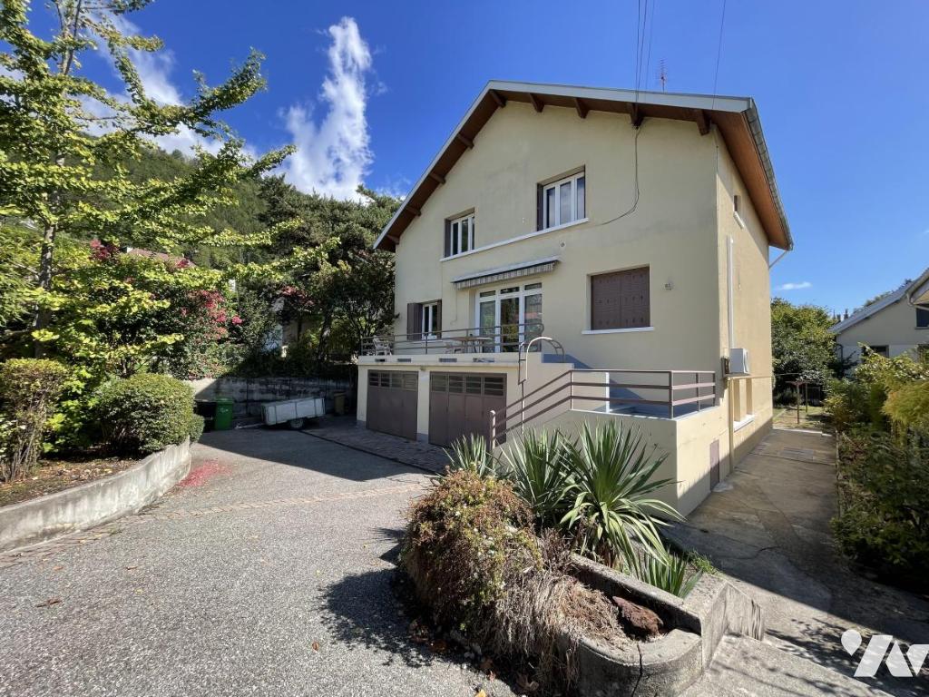 Maison 8 pièces 204 m² · à Corenc · 204 m² · 600 000 €