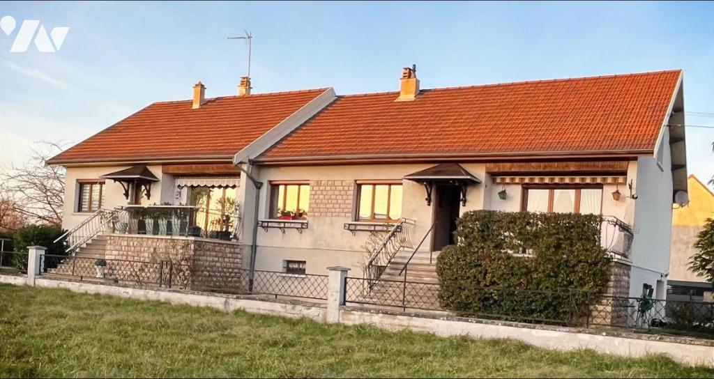 Immeuble 179m² — Crissey