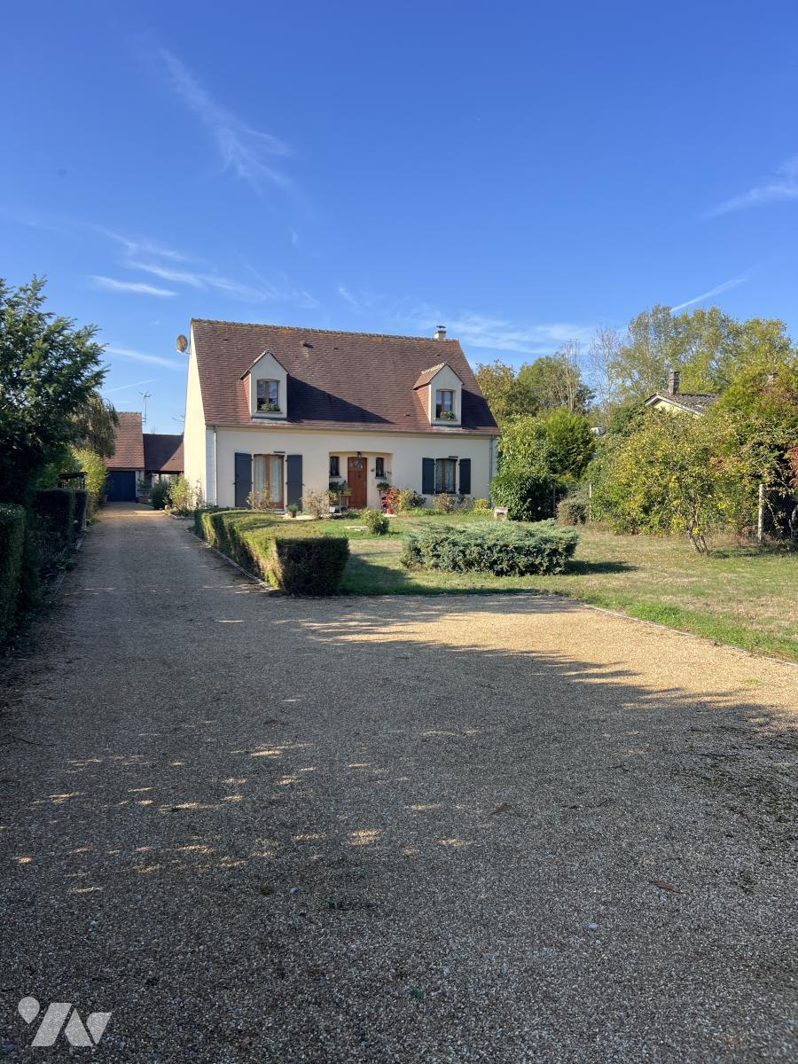 Maison 6 pièces 148 m² · à Beauce la Romaine · 148 m² · 220 000 €