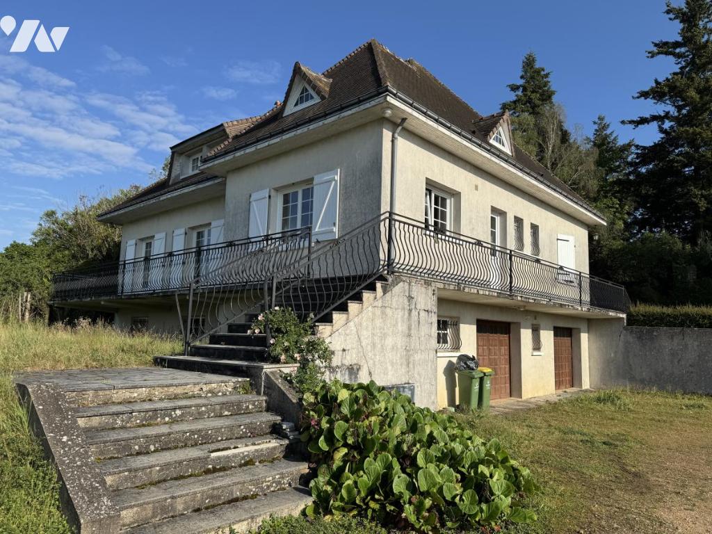 Maison 11 pièces 225 m² · à Montoire-sur-le-Loir · 224,6 m² · 270 000 €